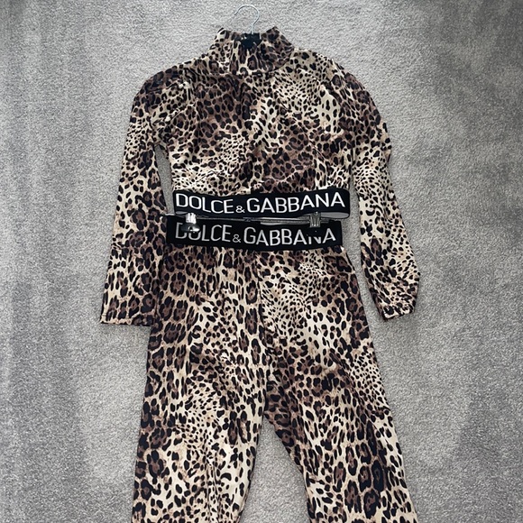 Dolce & Gabbana 2 piece set. Can not guarantee authenticity. XL- fits like M/L - Picture 1 of 3